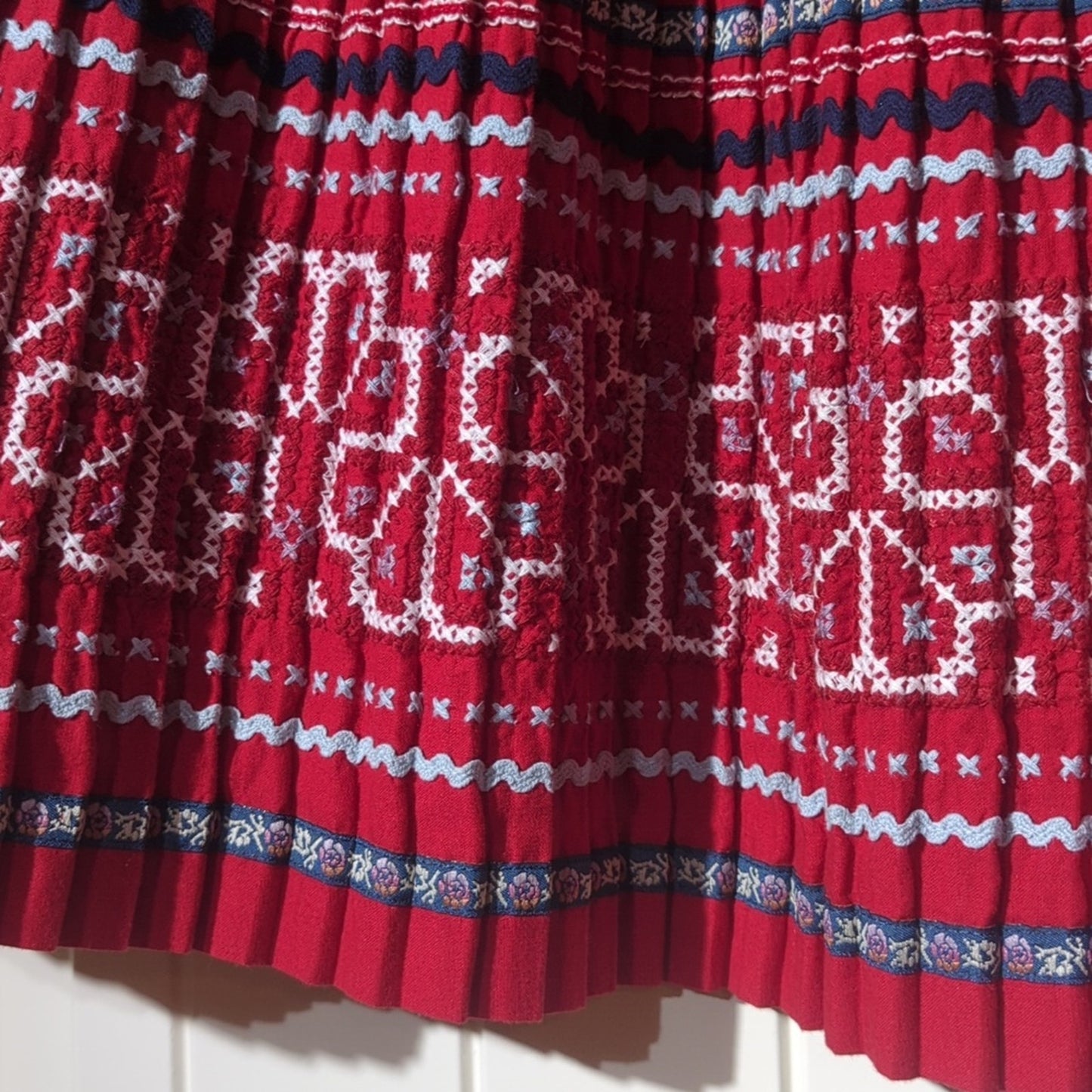 Club Monaco Red Olla Pleated Accordian Skirt Women's Size S-M (10)
