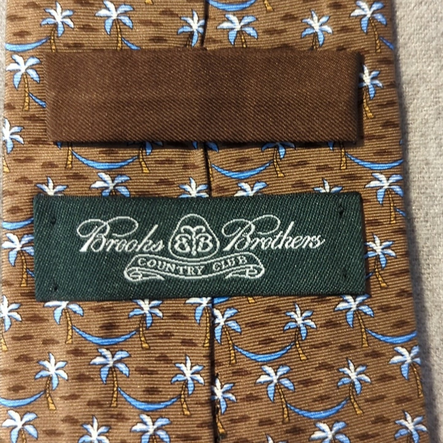 Brooks Brothers Country Club Line 100% Silk Printed in Italy Brown Palm Tree Tie