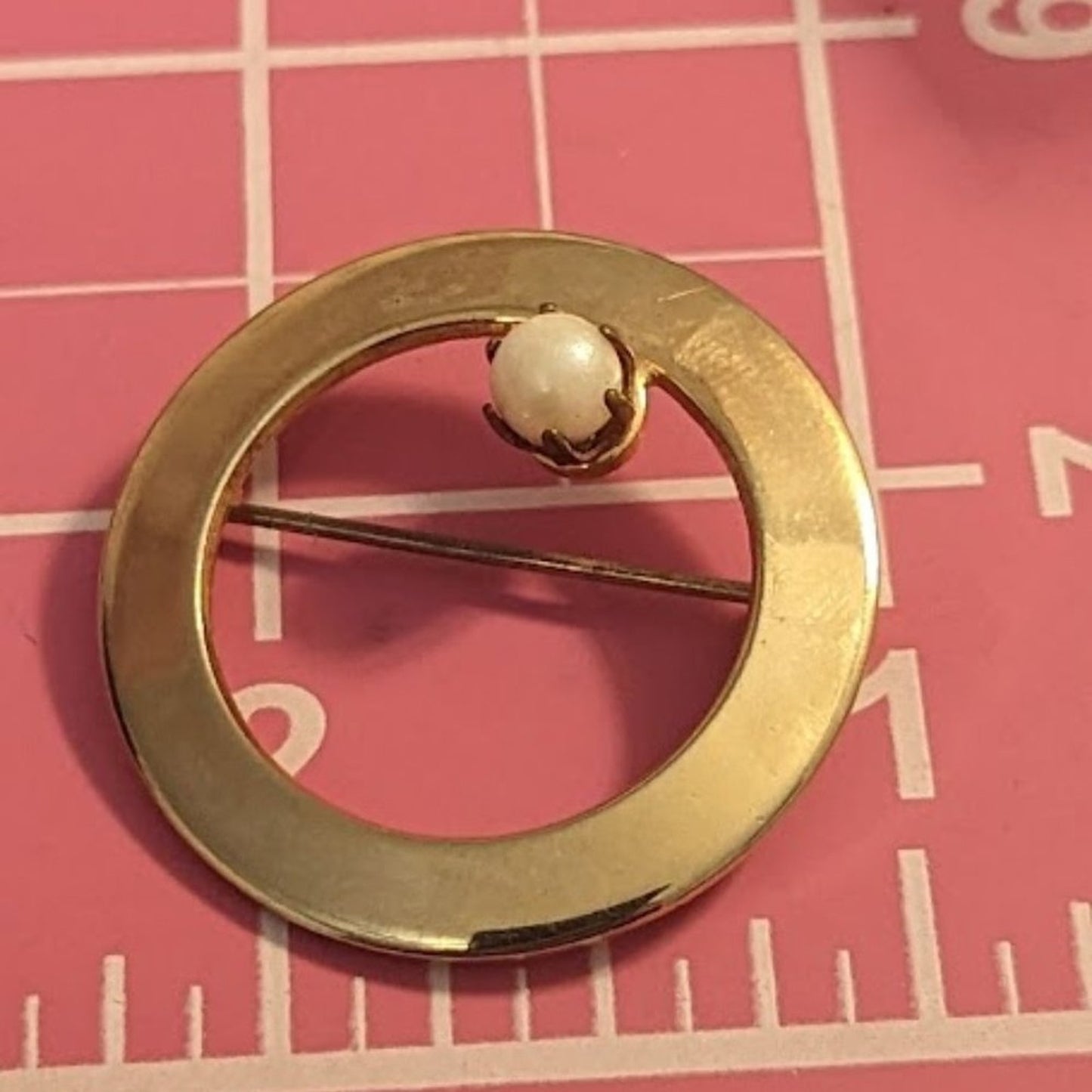 Vintage Faux Pearl Open Circle Gold Tone Brooch