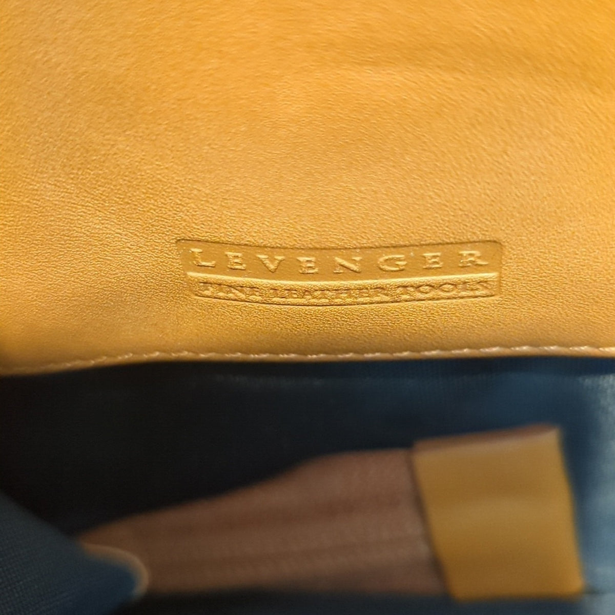 Levenger Business Vintage Tan Leather Briefcase with Crossbody Strap