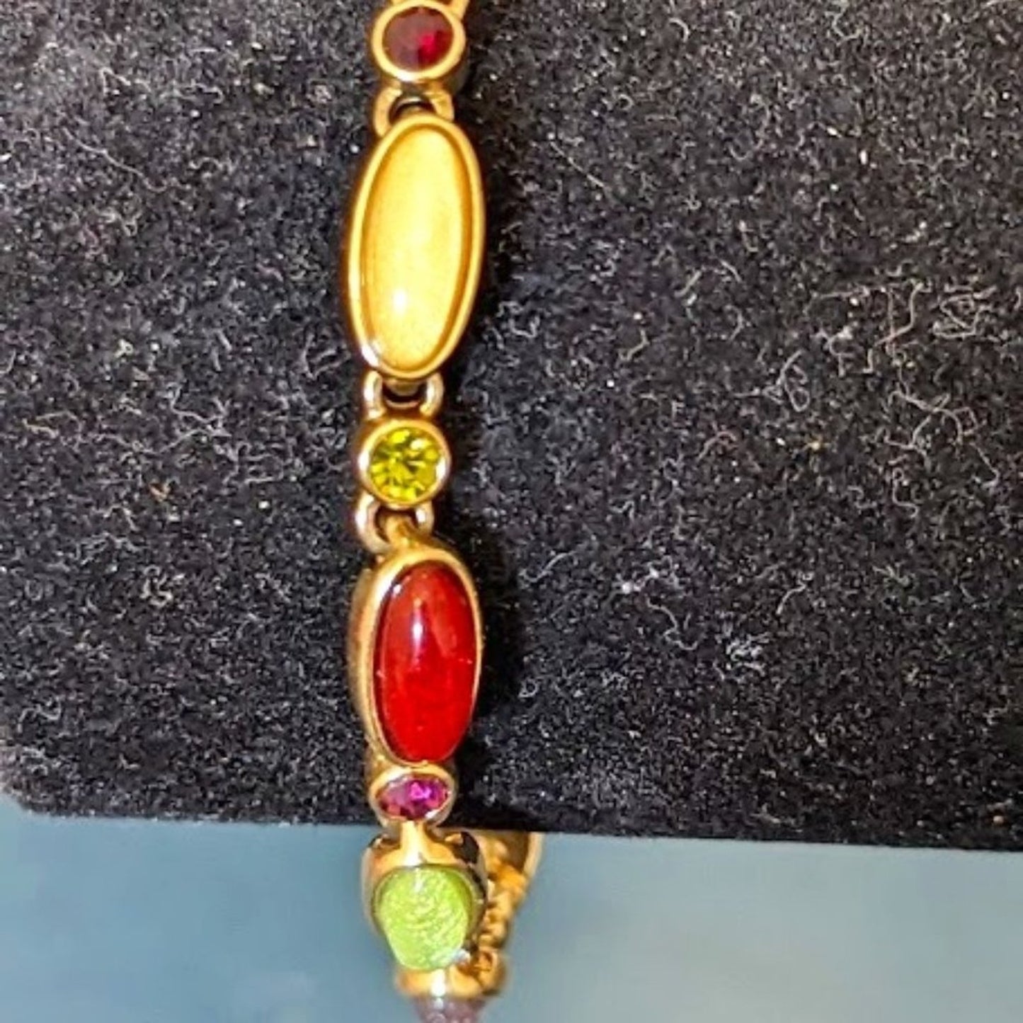 Vintage Liz Claiborne Glass 'Goldstone' Elongated Bead/Gem Bracelet Gold Tone