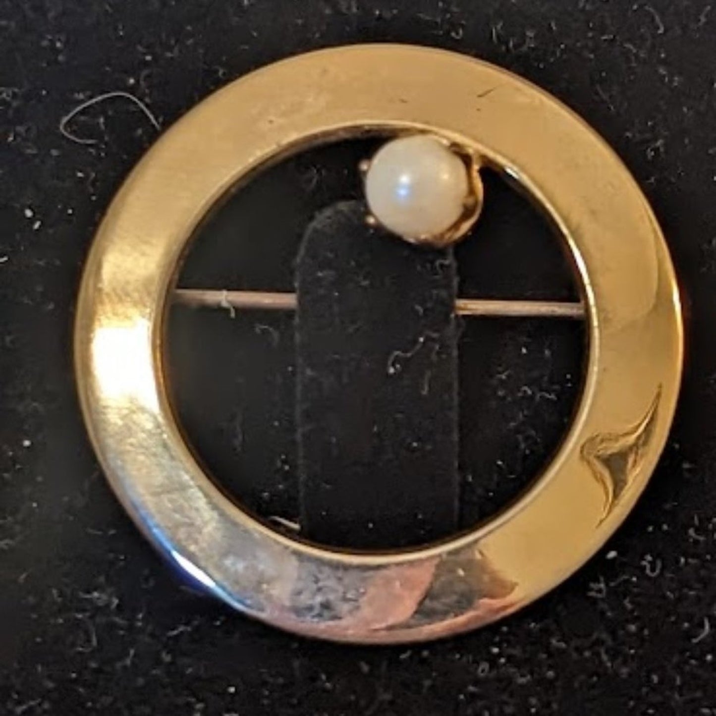 Vintage Faux Pearl Open Circle Gold Tone Brooch