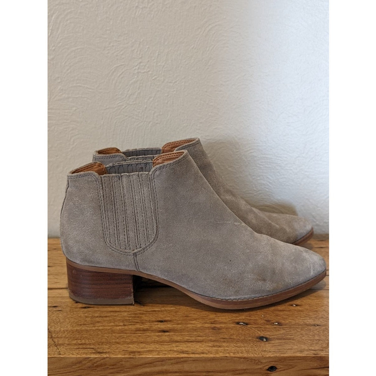 Franco Sarto Gray Pointed Toe Elastic Gore Pull On Suede Booties Womens Sz 7W