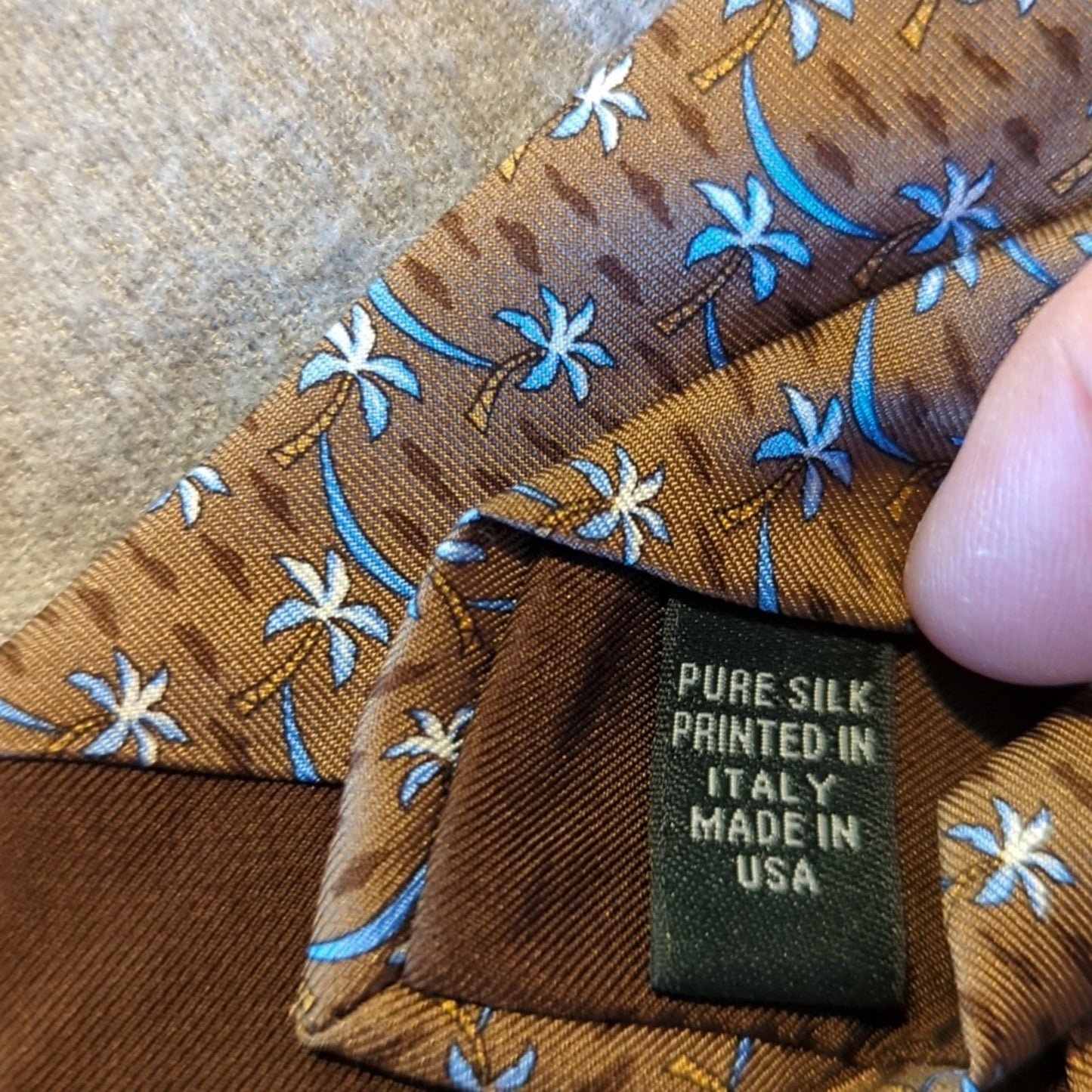 Brooks Brothers Country Club Line 100% Silk Printed in Italy Brown Palm Tree Tie