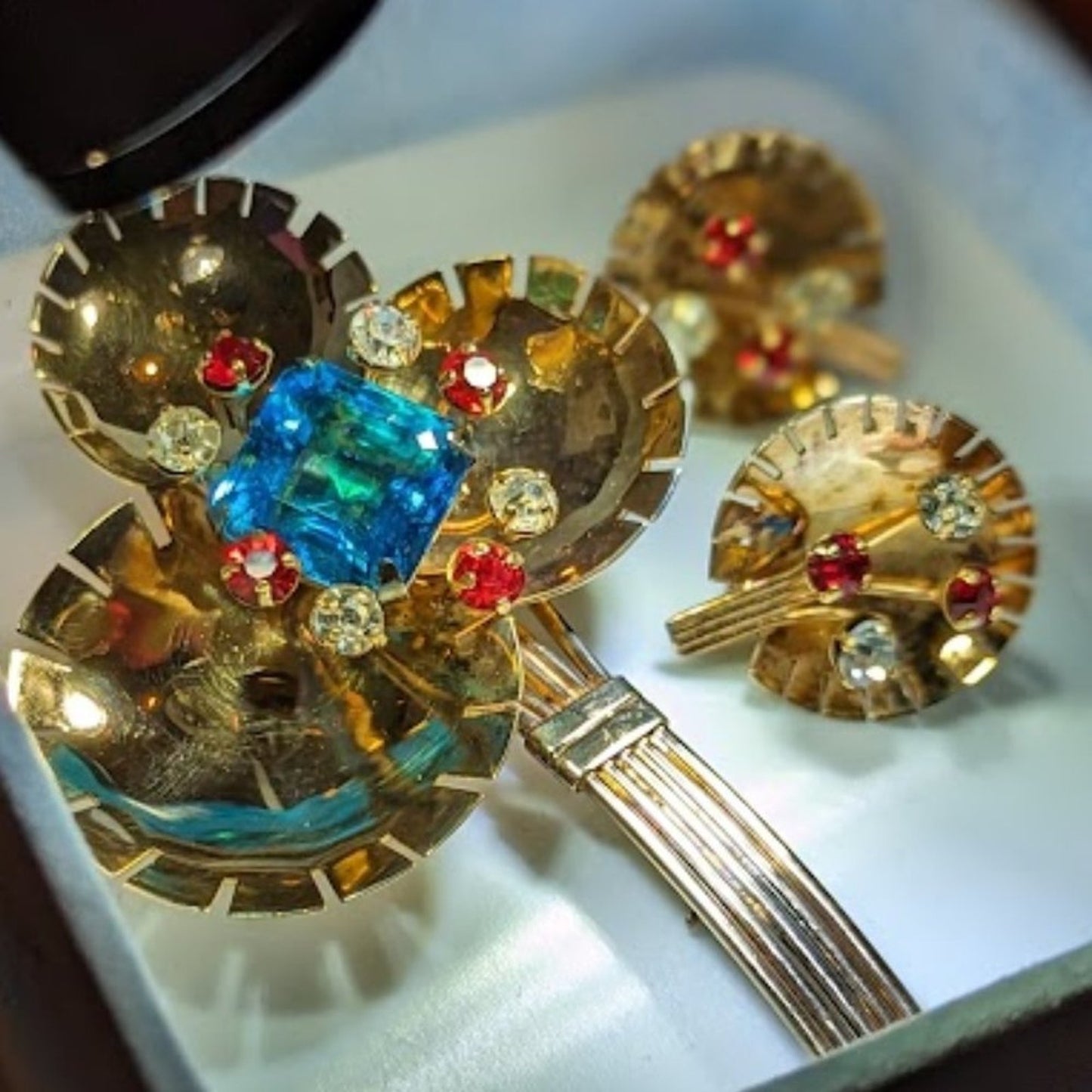 Demi-parure 1940s Gold Vermeil Over Sterling Rhinestone Brooch & Earring Set