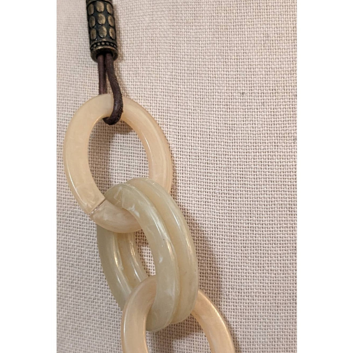 Vintage Avon Art Deco Style Creamy  Lucite Oval Chain Link Adjustable Necklace
