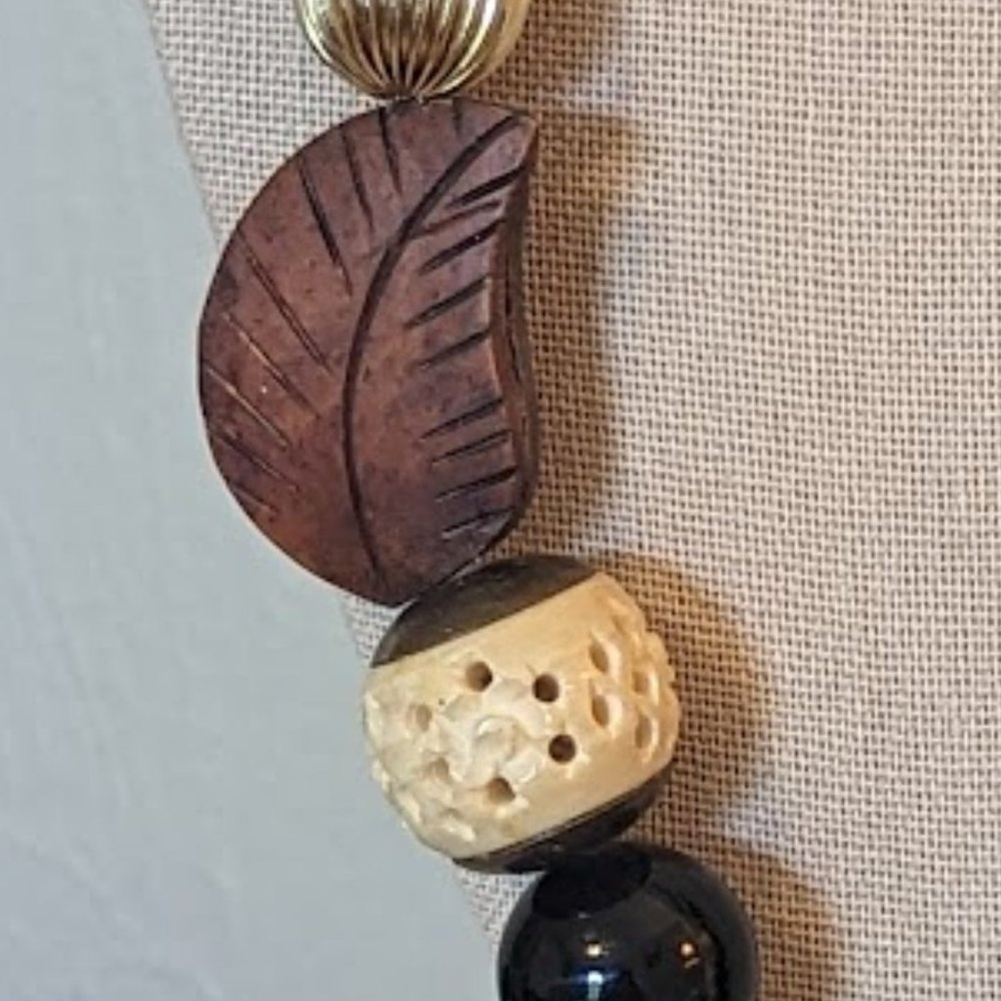 Vtg Tribal Chunky Wood Carved Leaf Multi-Bead 24" Gold Tone Hook Clasp Necklace