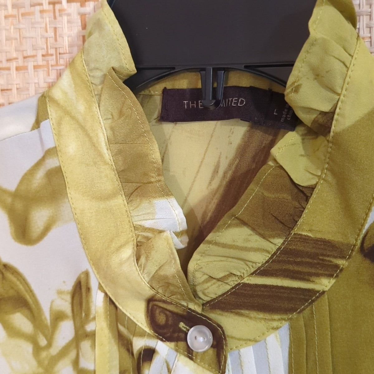 The Limited Green Sleeveless Button Down Pleated Front Blouse Women's Size L