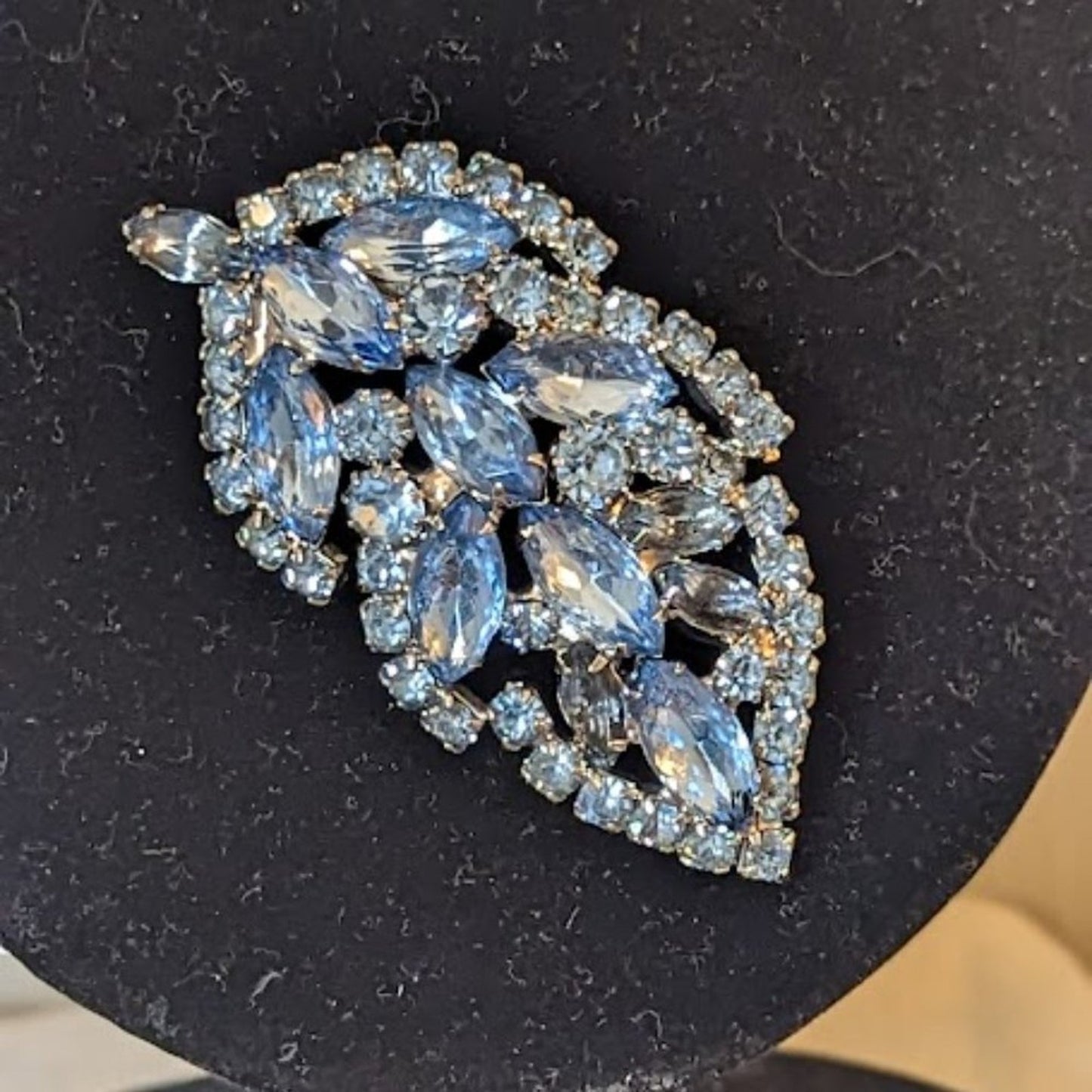 Vintage Unsigned Blue Crystal Silver Tone Leaf Brooch