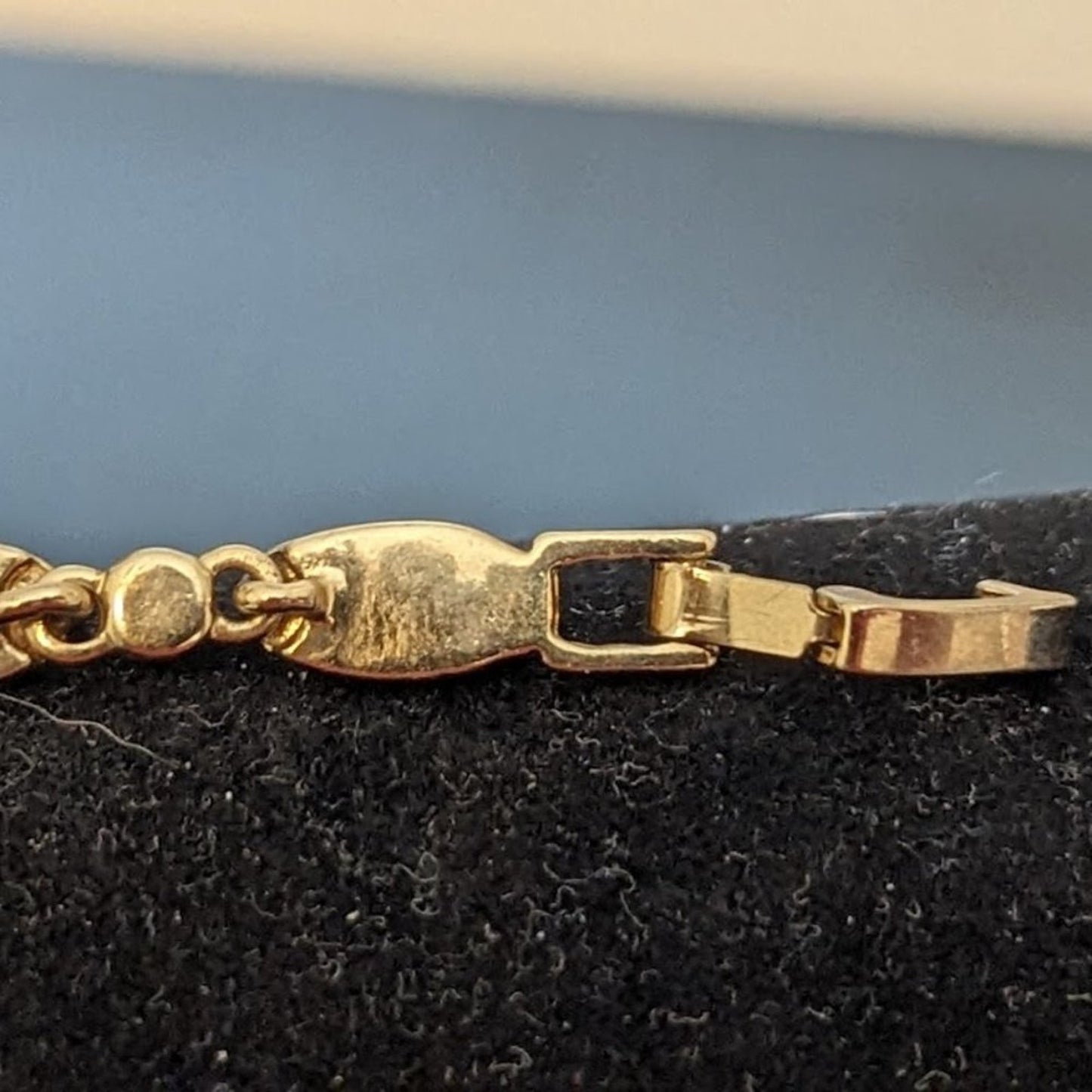 Vintage Liz Claiborne Glass 'Goldstone' Elongated Bead/Gem Bracelet Gold Tone