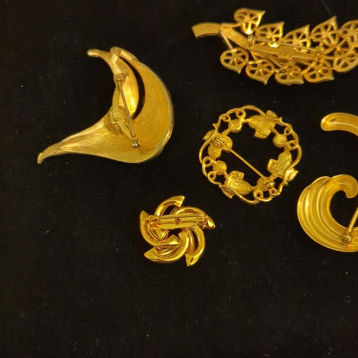 Lot of Five Vintage & Modern Gold Tone Brooches
