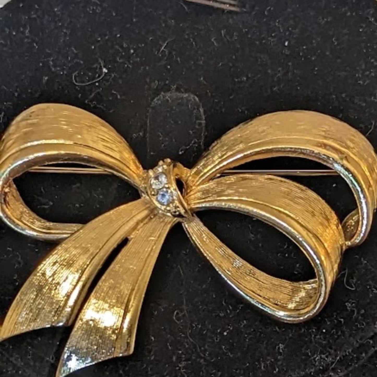 Vintage 1980s Avon Bow Pin