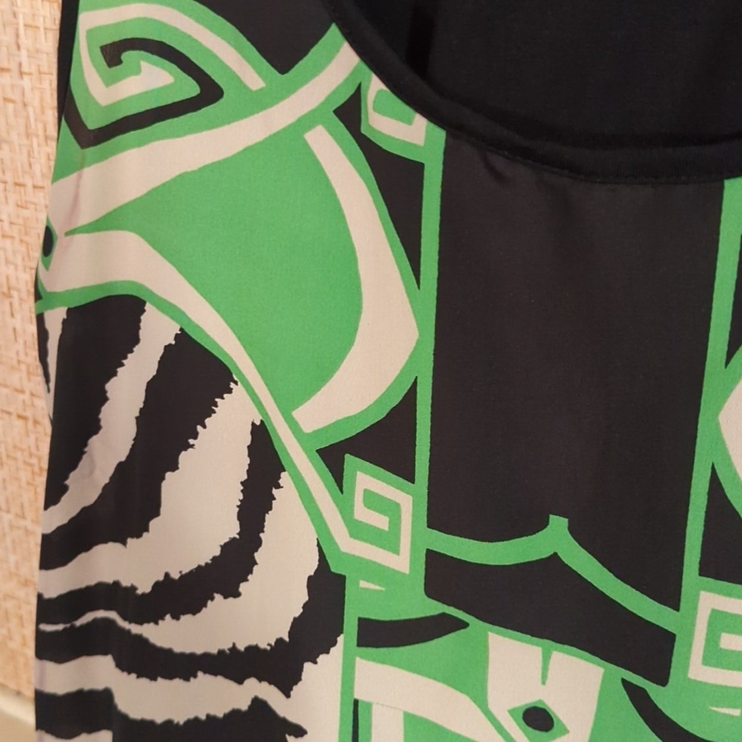 August Silk White Black Green Geometric Zebra Print Tank Top Women's Size L