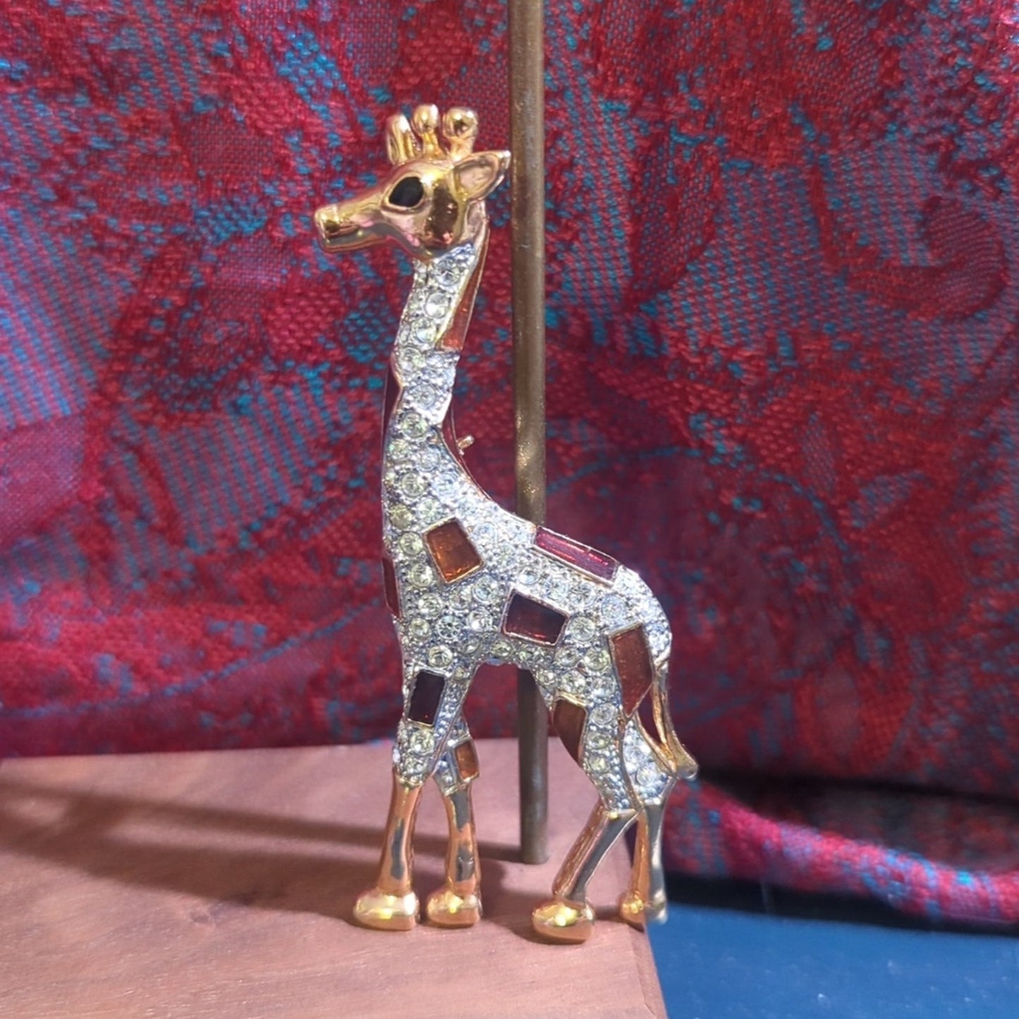 Roman's Signed Rhinestone Encrusted Brown Enameled Gold Tone Giraffe Brooch