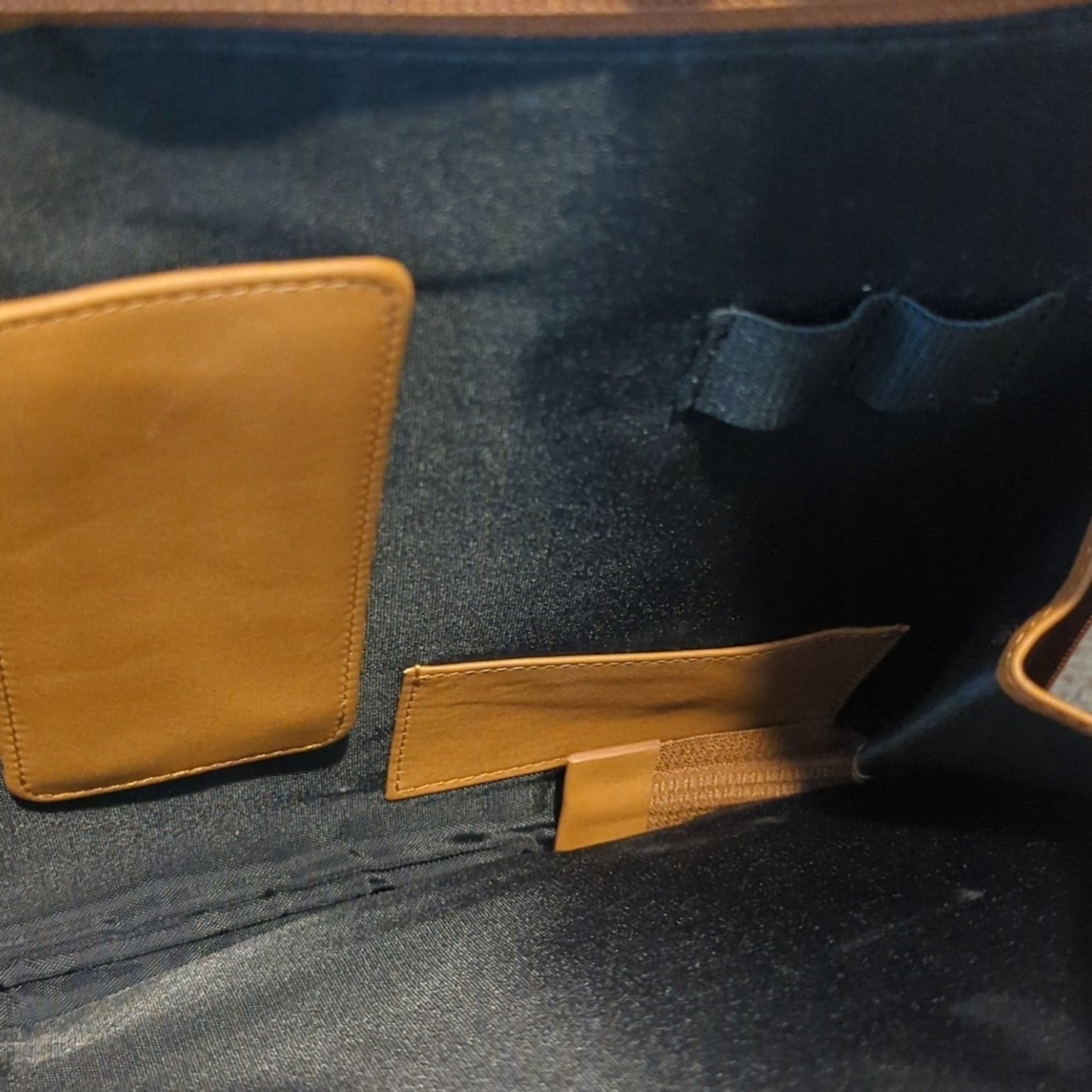 Levenger Business Vintage Tan Leather Briefcase with Crossbody Strap