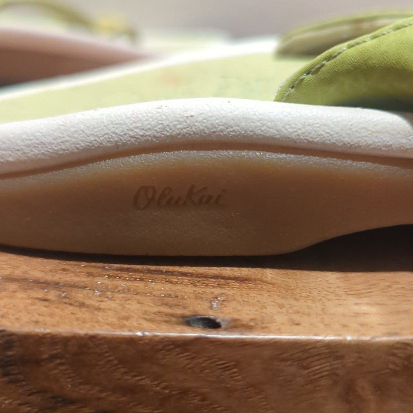 OluKai Bright Green Leather Flip Flop/Sandal Women's Size 5