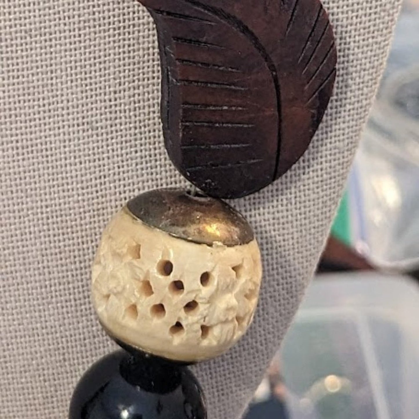 Vtg Tribal Chunky Wood Carved Leaf Multi-Bead 24" Gold Tone Hook Clasp Necklace