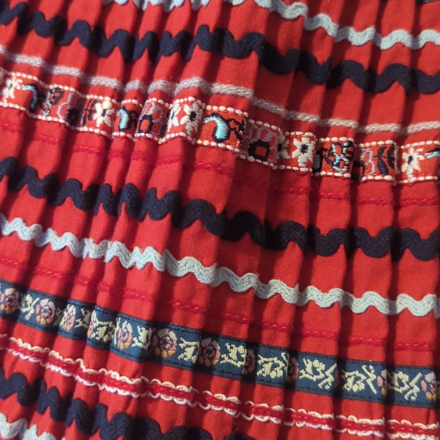 Club Monaco Red Olla Pleated Accordian Skirt Women's Size S-M (10)