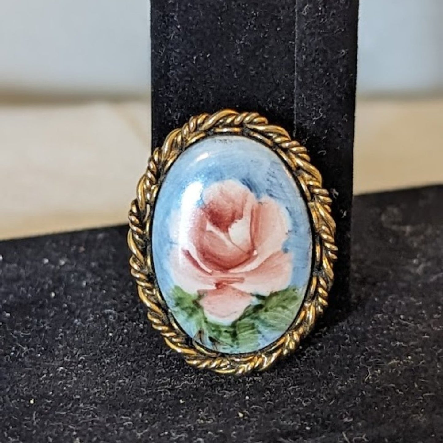 Painted Rose Ceramic Antique Gold Tone Rope Bezel Set Brooch/Pendant