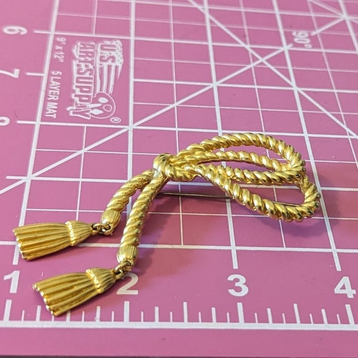 Vintage Textured Gold Tone Rope Lasso and Tassel Brooch