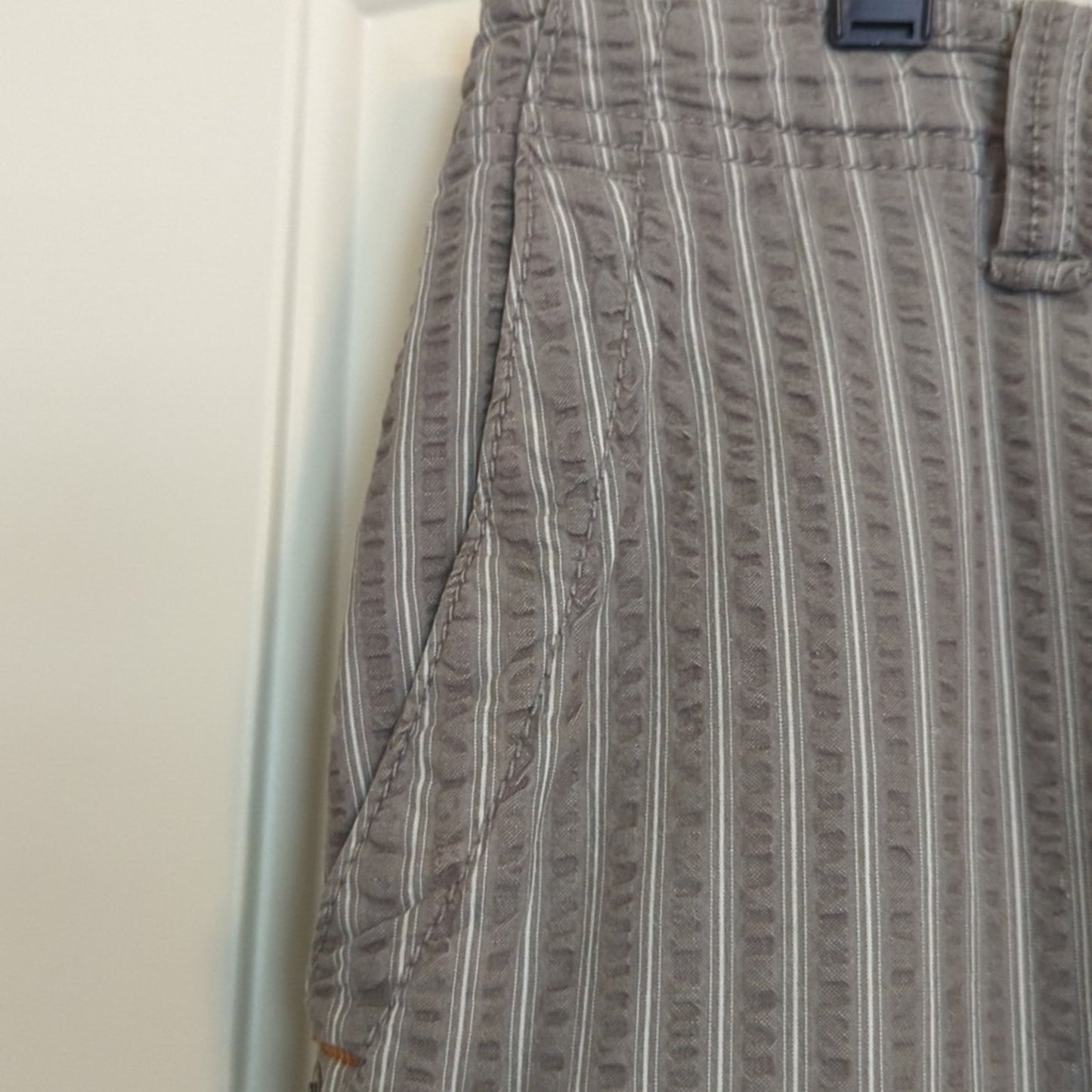 Tommy Bahama Jeans Seersucker Striped 100% Cotton Cargo Shorts Men's Size 35