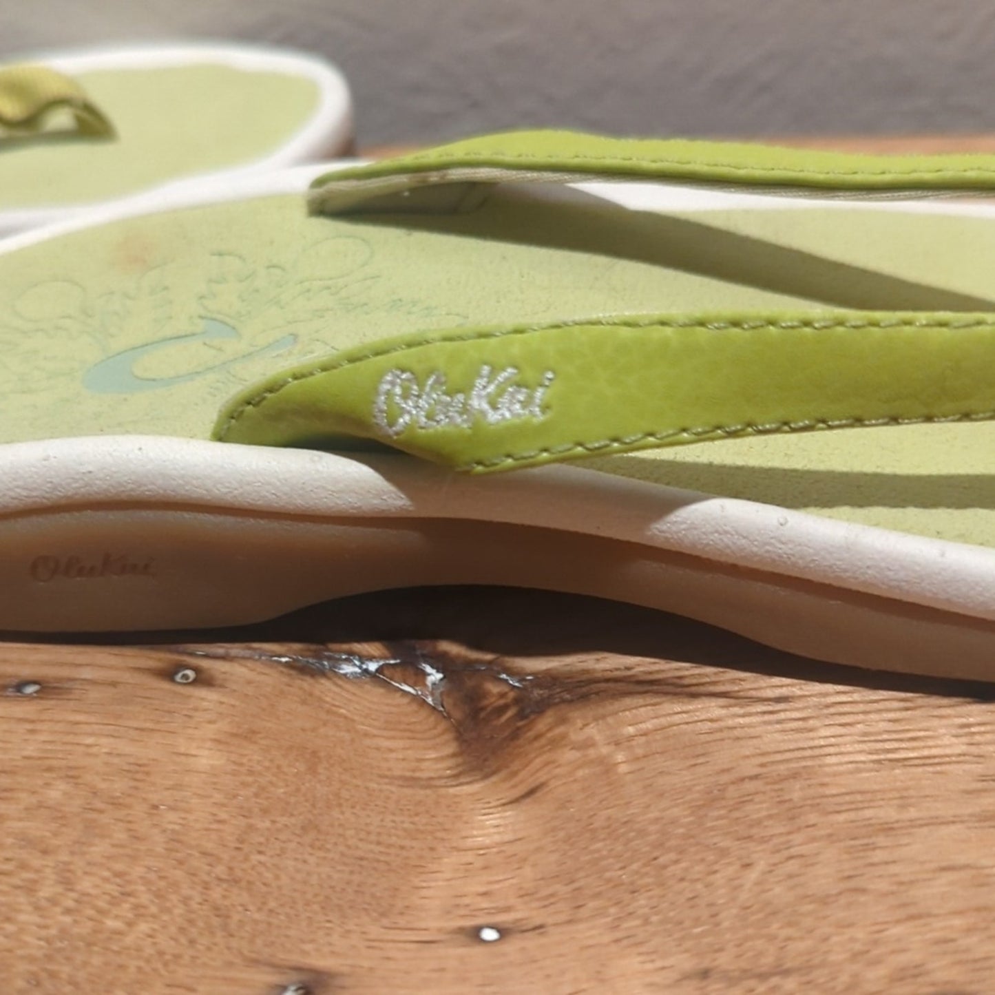 OluKai Bright Green Leather Flip Flop/Sandal Women's Size 5