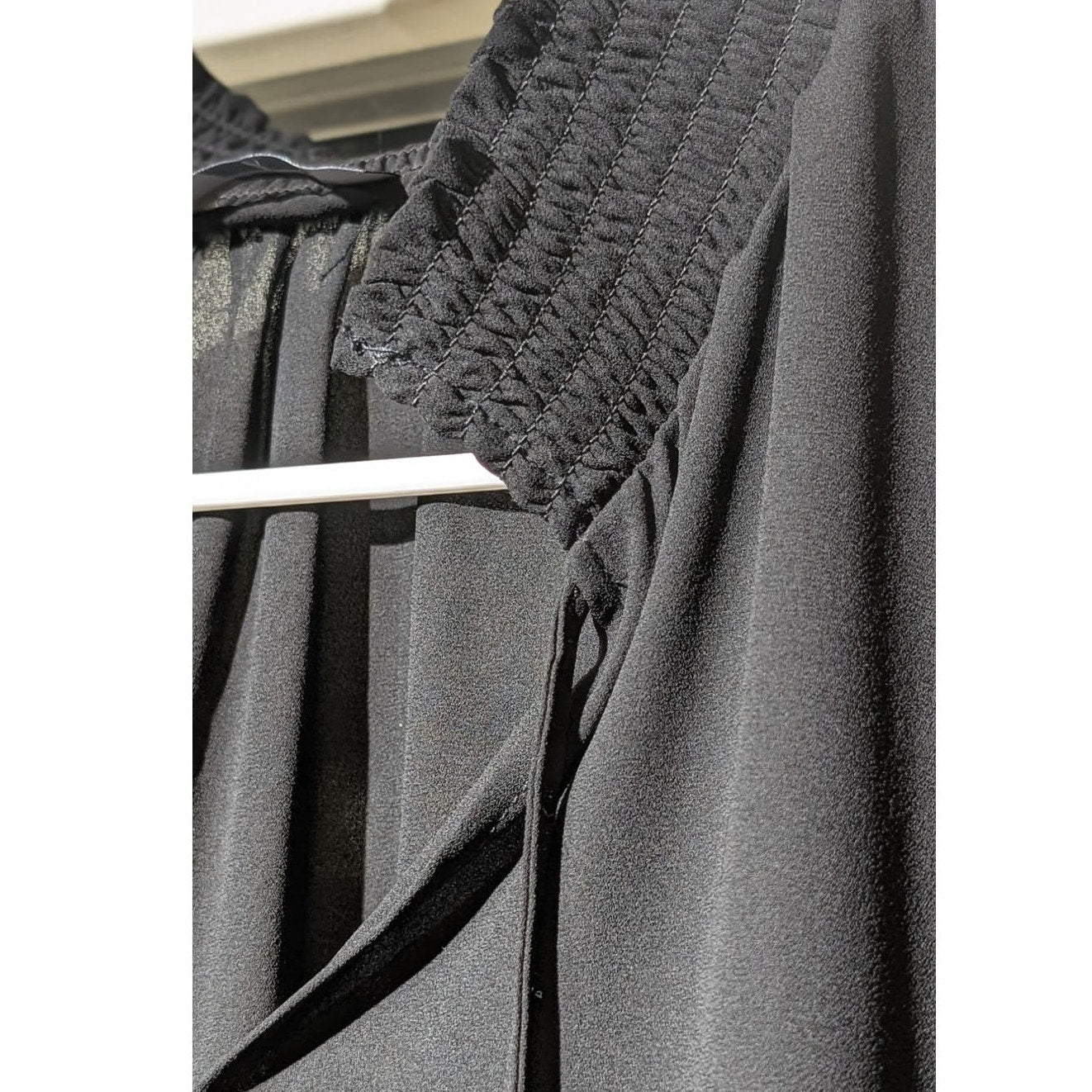 T Tahari Black Flutter Sleeve Smock Neck Tie Front Blouse Womens Sz L